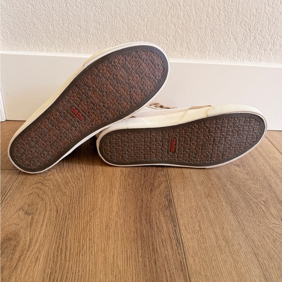 Taos High-Top Canvas Sneakers in Beige and Tan NWT, size 9. - Picture 4 of 9